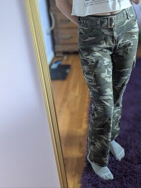 Women's Camouflage Cargo Pants - Green Camo